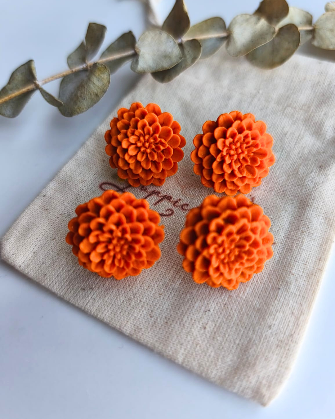 Aros arcilla polimerica - 2026-05-24T193353.962 Aros Dalia Naranja - Imagen 1